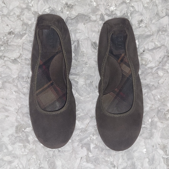 Born Shoes - Born Tami Suede Flat 6.5 new